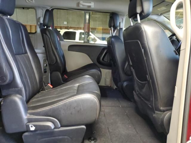 2014 Chrysler Town & Country Touring L