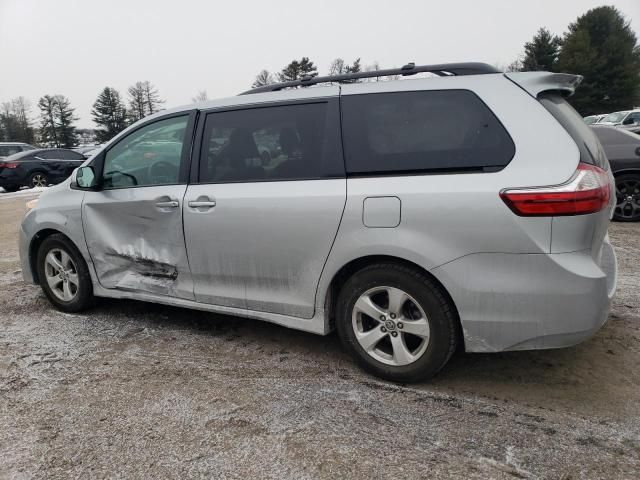 2019 Toyota Sienna LE