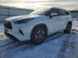 Salvage cars for sale at auction: 2022 Toyota Highlander XLE