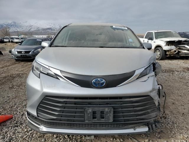 2021 Toyota Sienna LE