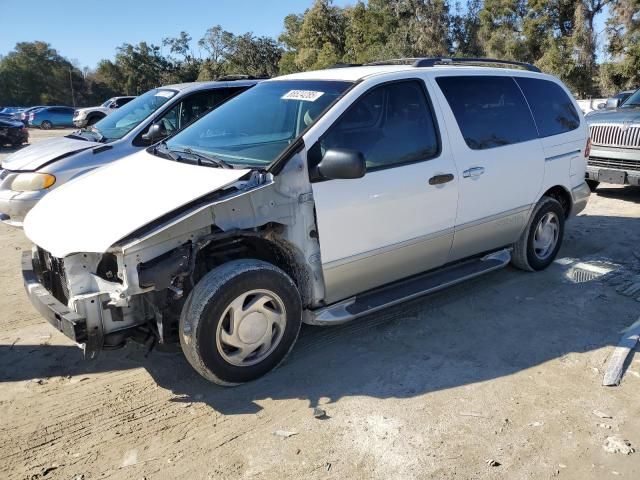 2000 Toyota Sienna LE