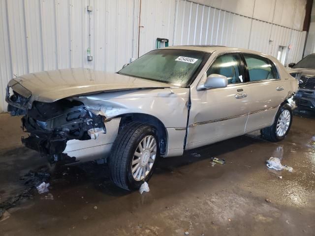 2005 Lincoln Town Car Signature