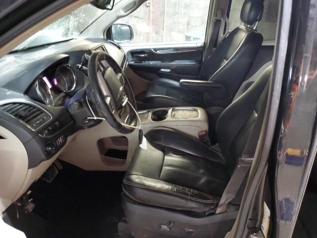 2014 Chrysler Town & Country Touring L