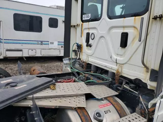 2017 Freightliner Cascadia 113