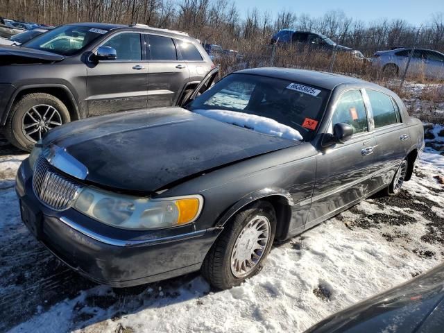 2002 Lincoln Town Car Signature