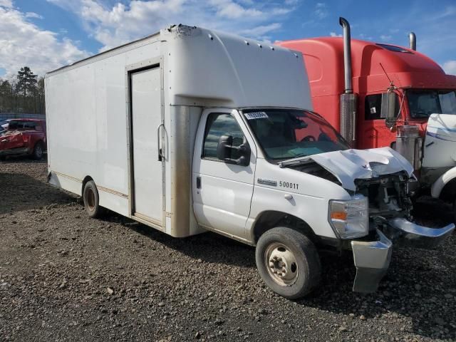 2022 Ford Econoline E450 Super Duty Cutaway Van