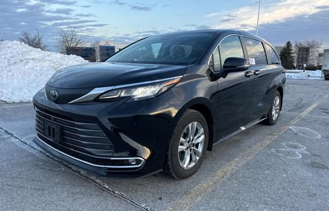 2022 Toyota Sienna LE