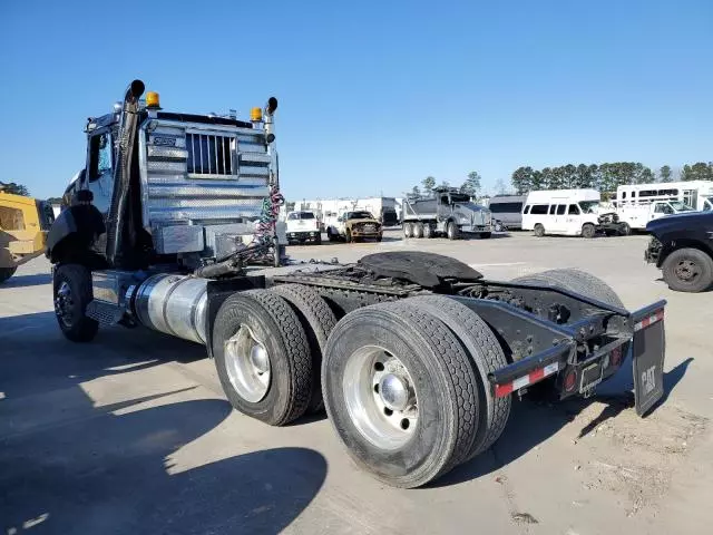 2015 Caterpillar CT660