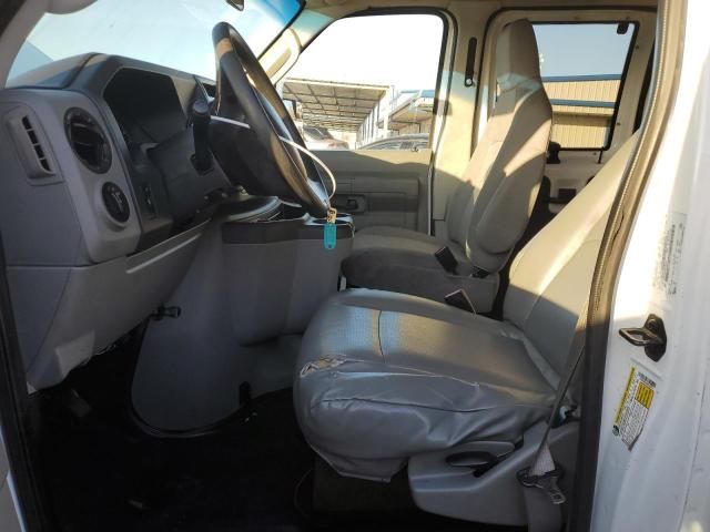 2010 Ford Econoline E350 Super Duty Wagon