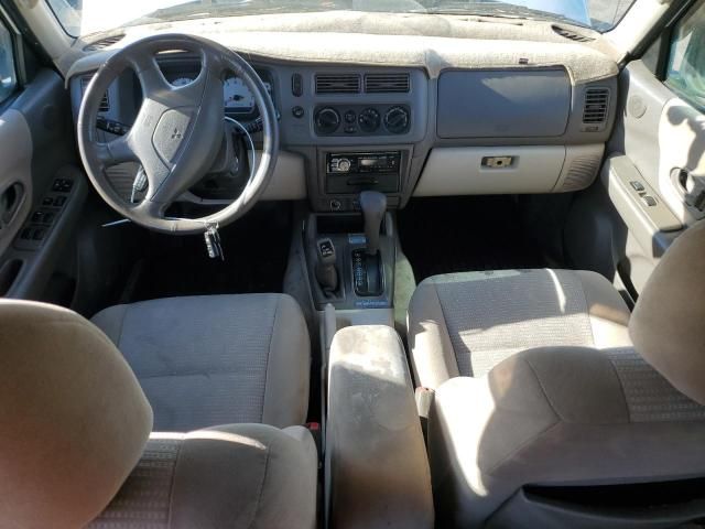 2002 Mitsubishi Montero Sport XLS