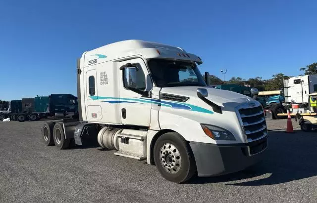 2019 Freightliner Cascadia 126