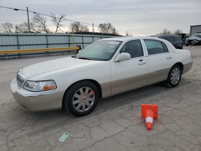 2005 Lincoln Town Car Signature Limited