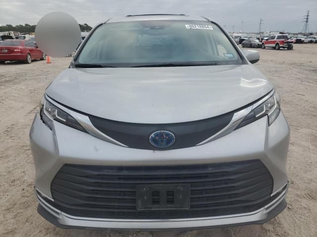 2021 Toyota Sienna XLE