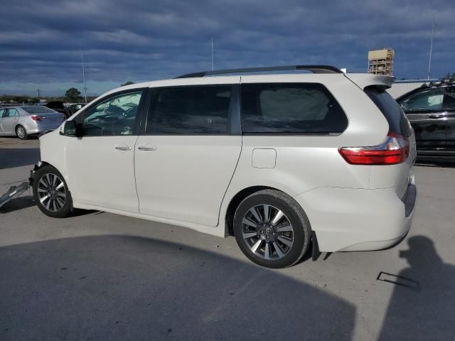 2019 Toyota Sienna XLE