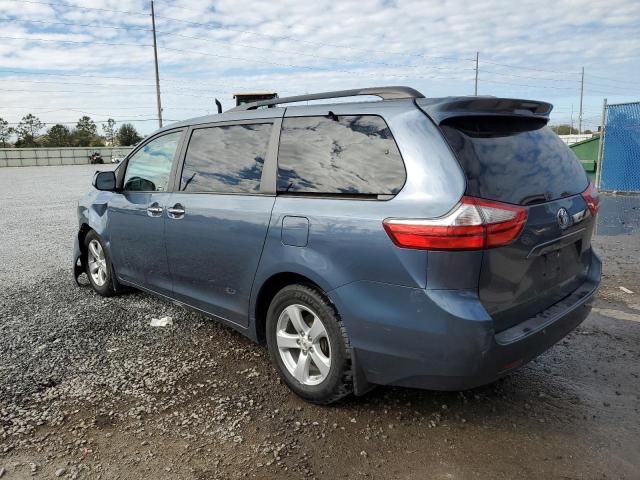 2017 Toyota Sienna XLE