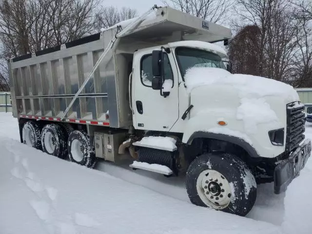 2015 Freightliner 114SD