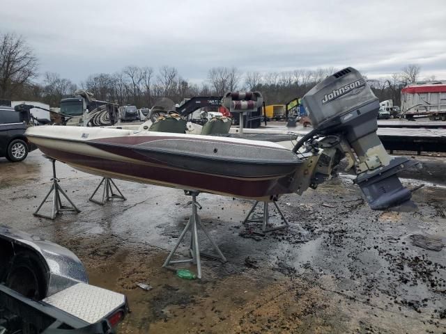 2000 Triton Boat