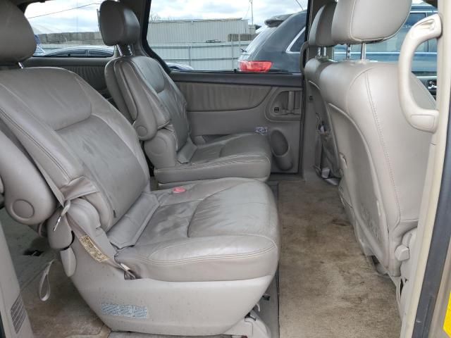 2004 Toyota Sienna XLE