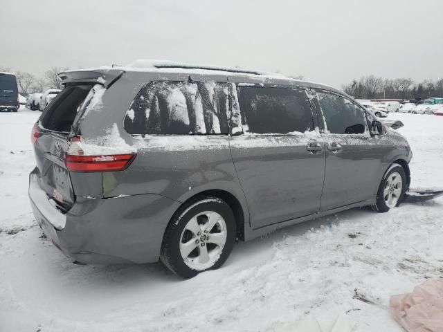 2018 Toyota Sienna LE