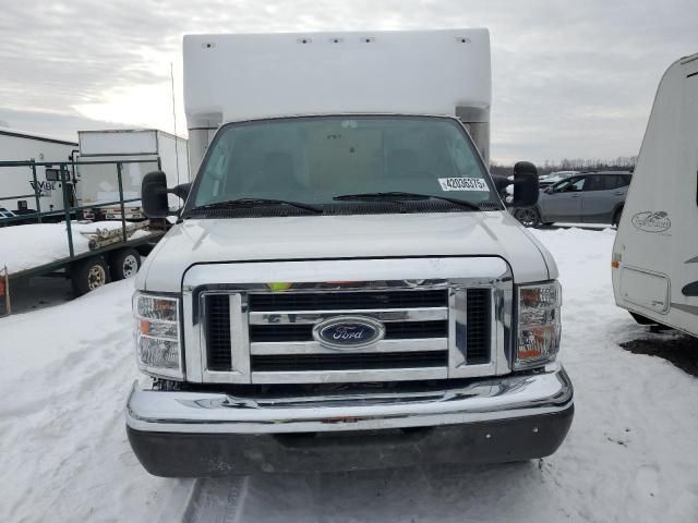 2022 Ford Econoline E350 Super Duty Cutaway Van