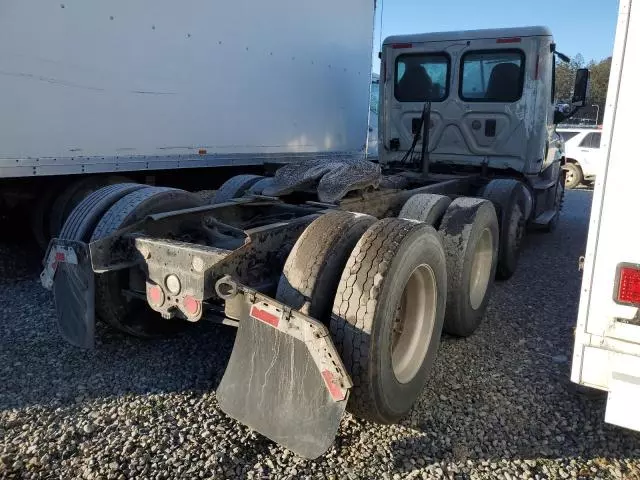 2012 Freightliner Cascadia 125