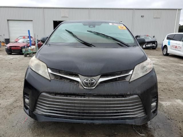 2019 Toyota Sienna XLE