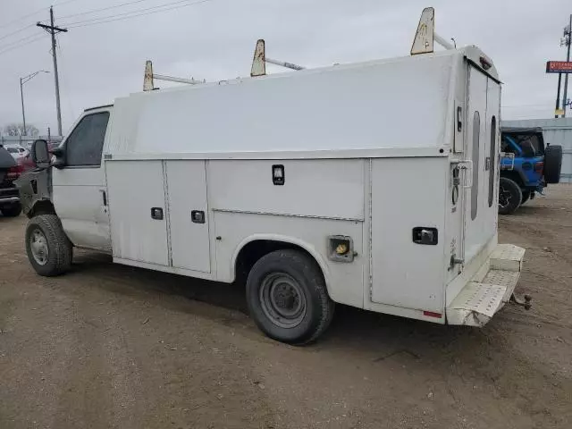 2016 Ford Econoline E350 Super Duty Cutaway Van