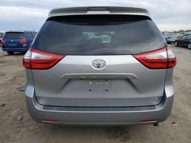 2017 Toyota Sienna XLE