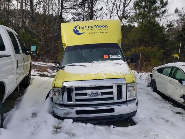 2011 Ford Econoline E350 Super Duty Cutaway Van