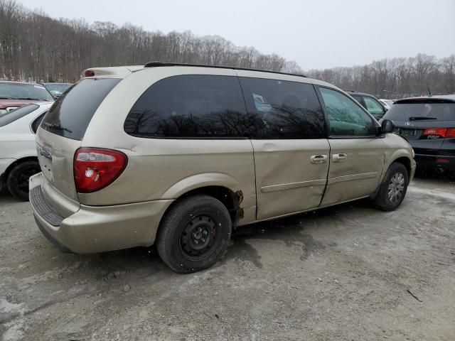 2005 Chrysler Town & Country LX