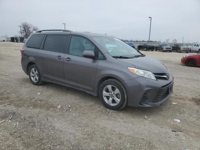 2018 Toyota Sienna LE