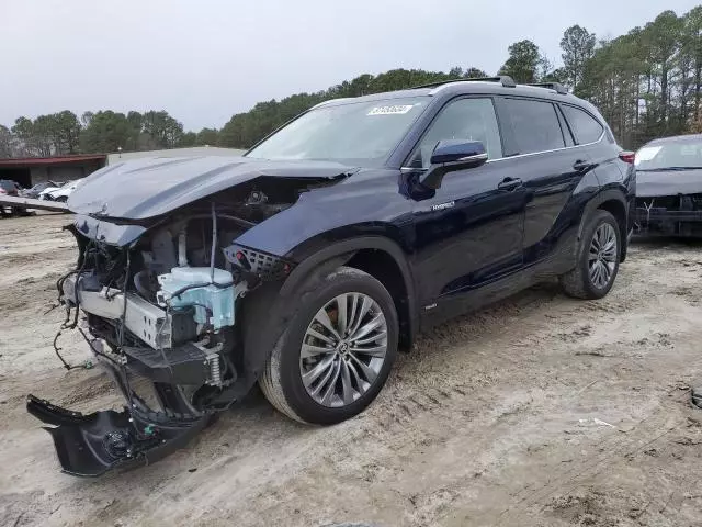 2021 Toyota Highlander Hybrid Platinum