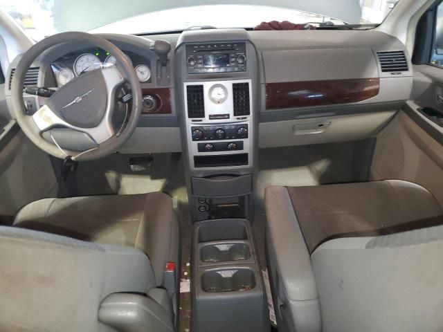 2010 Chrysler Town & Country LX