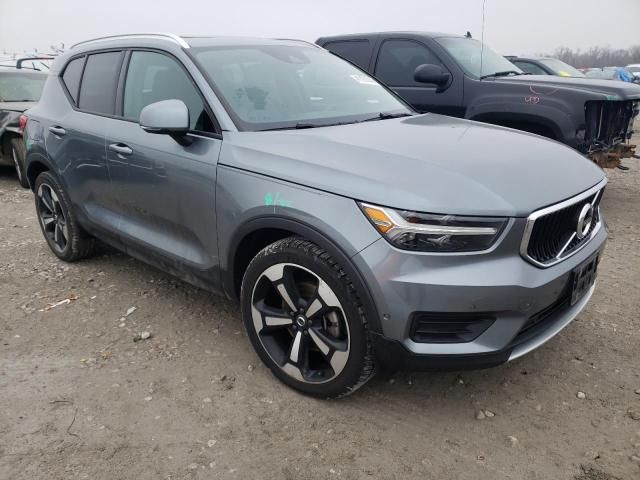 2019 Volvo XC40 T5 Momentum