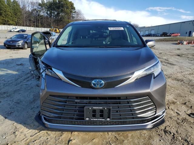 2022 Toyota Sienna Limited