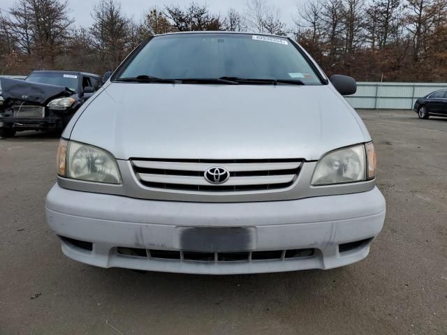 2003 Toyota Sienna LE