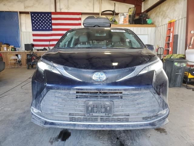 2021 Toyota Sienna XLE