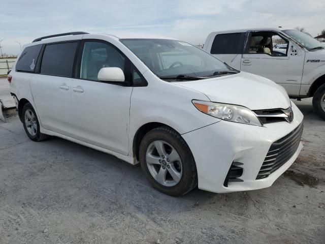 2019 Toyota Sienna LE