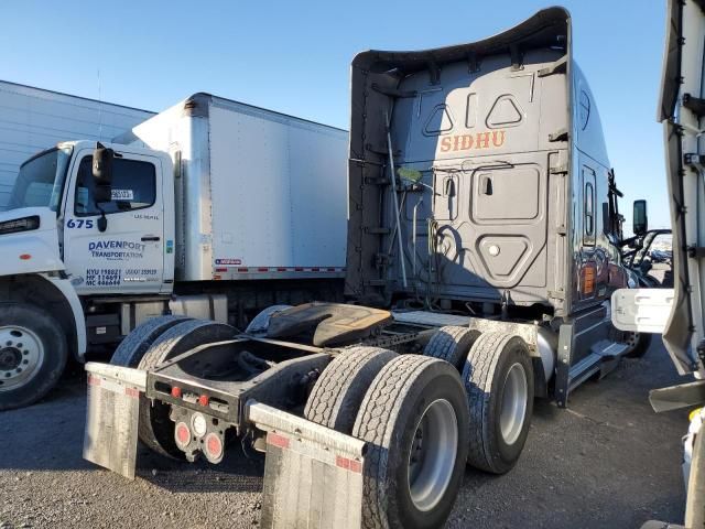 2021 Freightliner Cascadia 126