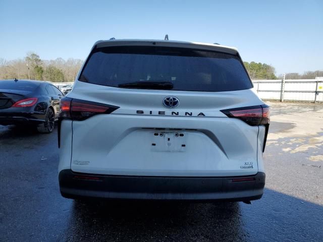 2022 Toyota Sienna XLE