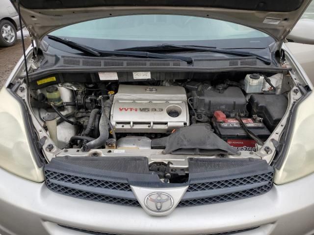 2005 Toyota Sienna XLE