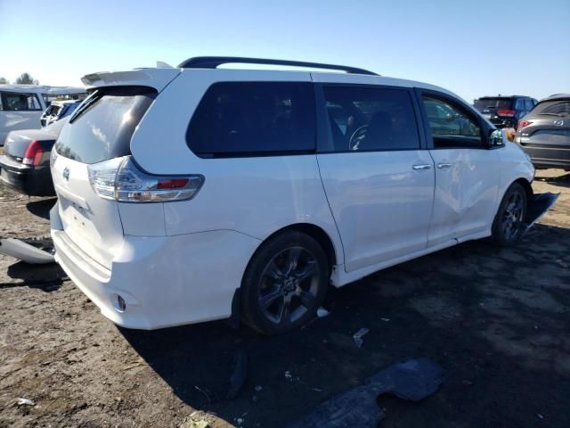 2018 Toyota Sienna SE