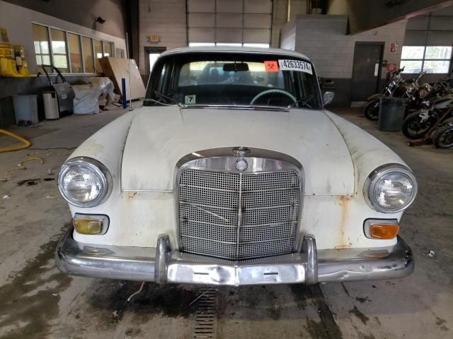 1965 Mercedes-Benz 230