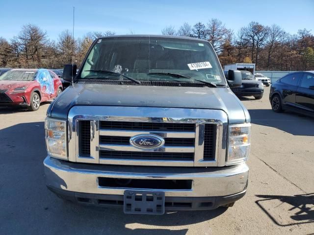 2013 Ford Econoline E350 Super Duty Wagon