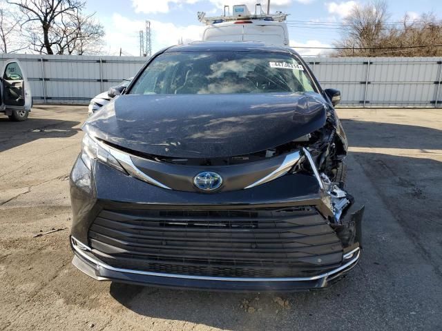 2023 Toyota Sienna XLE