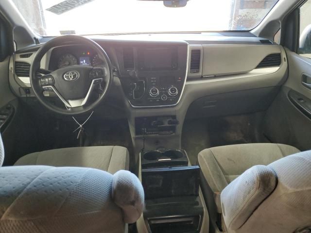 2017 Toyota Sienna LE