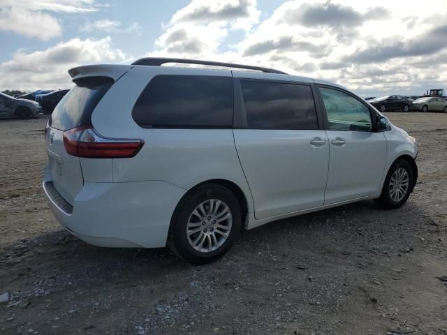 2017 Toyota Sienna XLE