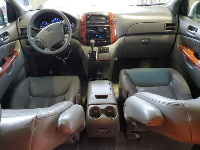 2010 Toyota Sienna XLE