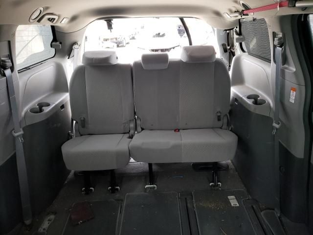 2018 Toyota Sienna LE