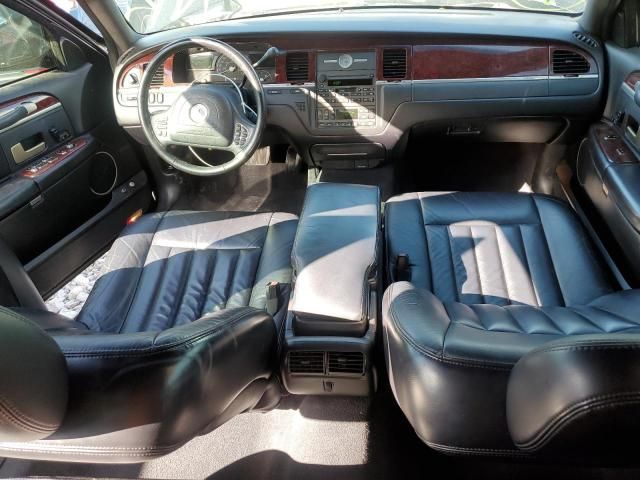 2004 Lincoln Town Car Executive